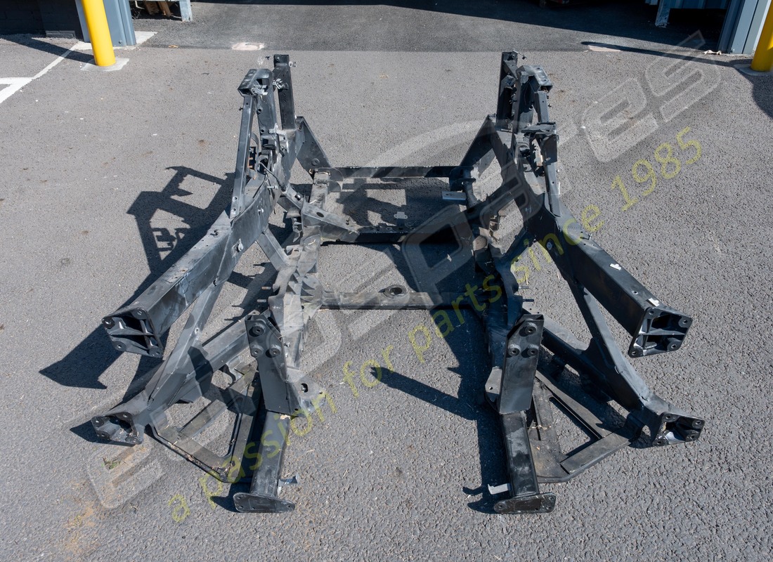 utilisé lamborghini extrémité arrière. numéro de pièce 470813031f (1)