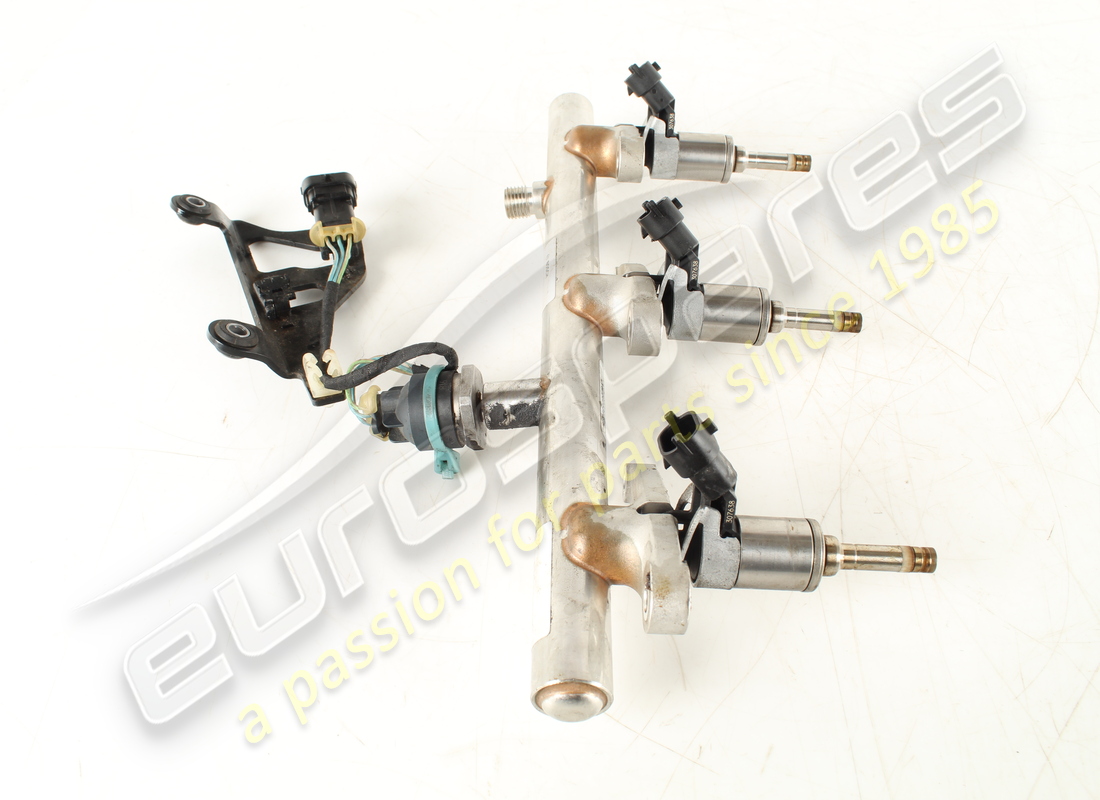 Tuyau d'essence avant droit complet d'occasion Ferrari. Numéro de pièce 311300 (1)