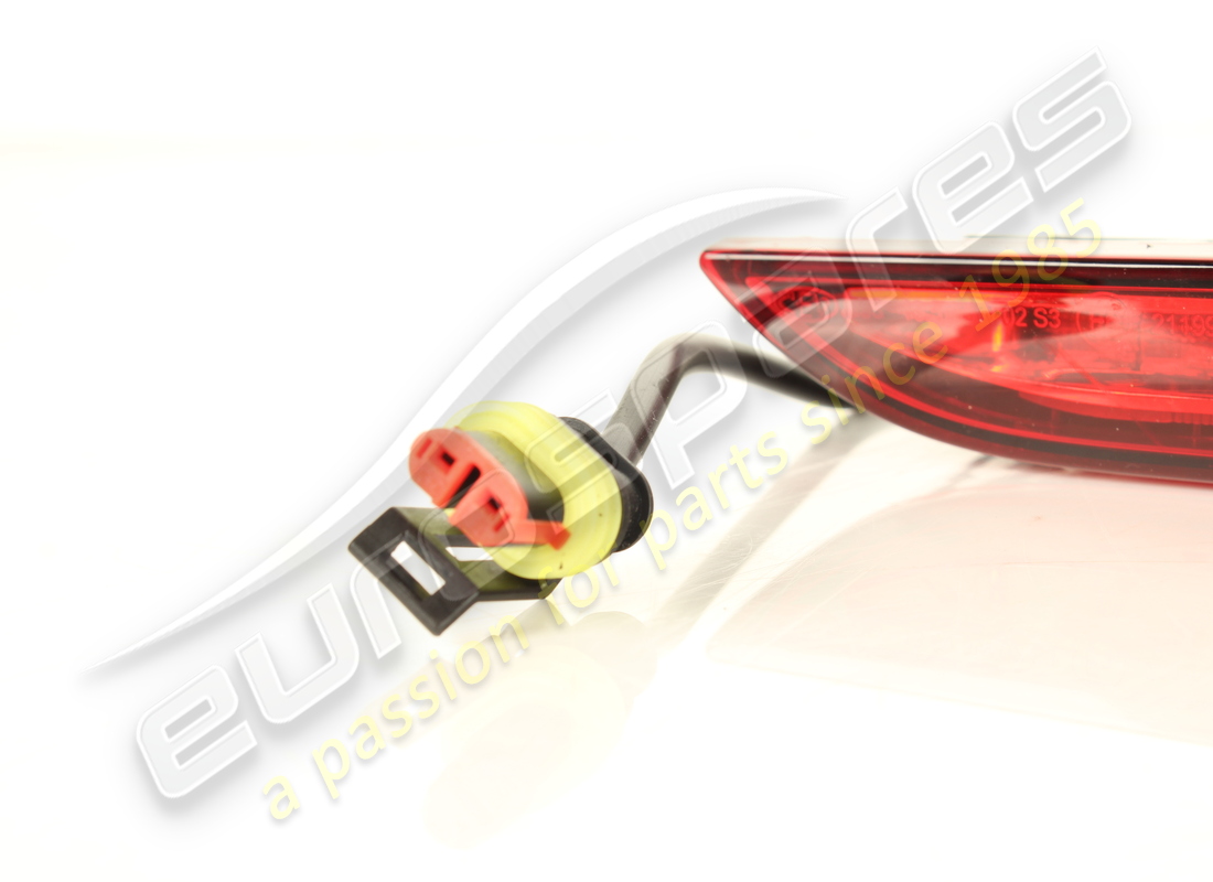 utilisé ferrari troisième feu stop. numéro de pièce 879066 (2)