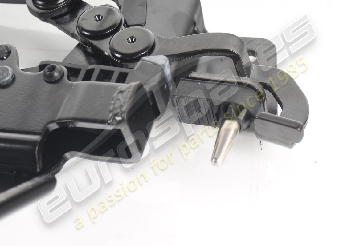 cinématique de couvercle de tonneau droit d'occasion ferrari. numéro de pièce 968592 (2)