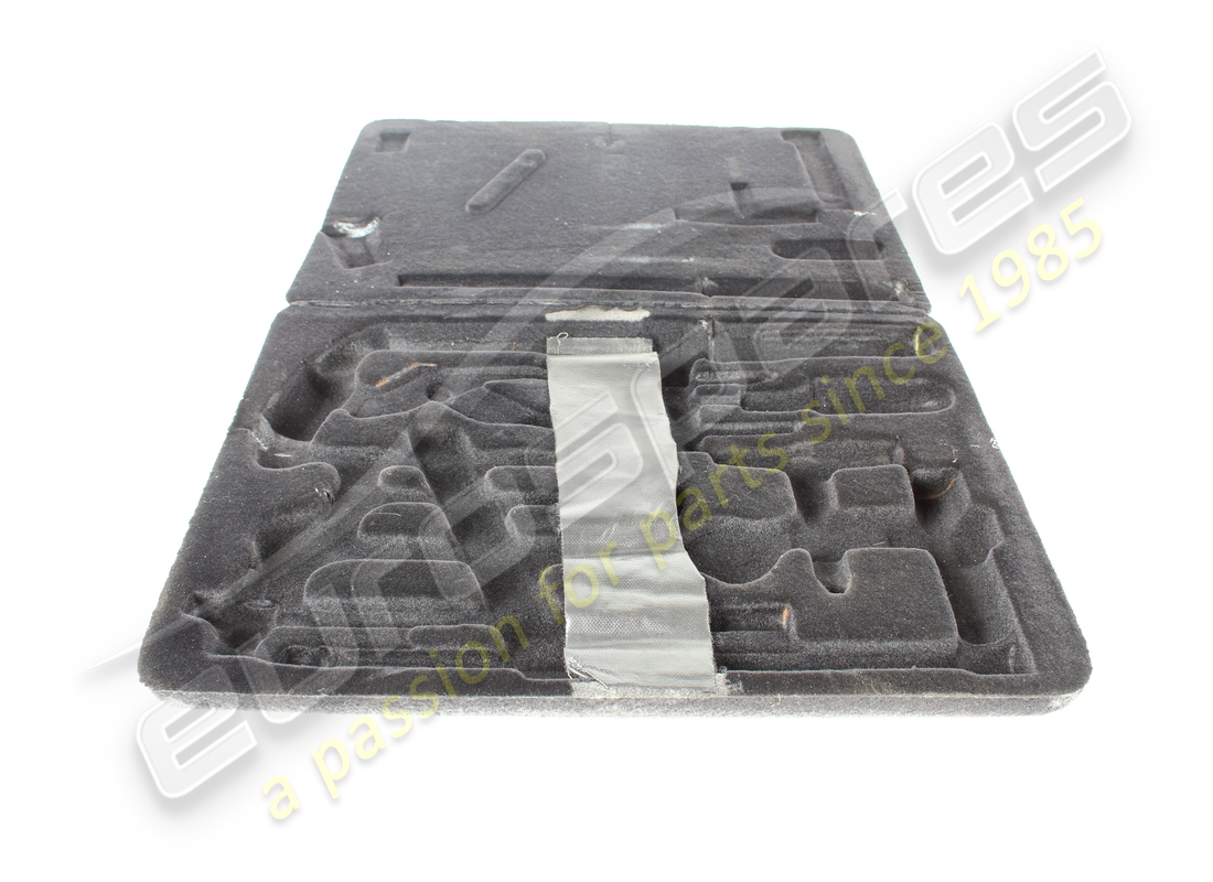 mallette à outils d'occasion maserati. numéro de pièce 379800309 (1)