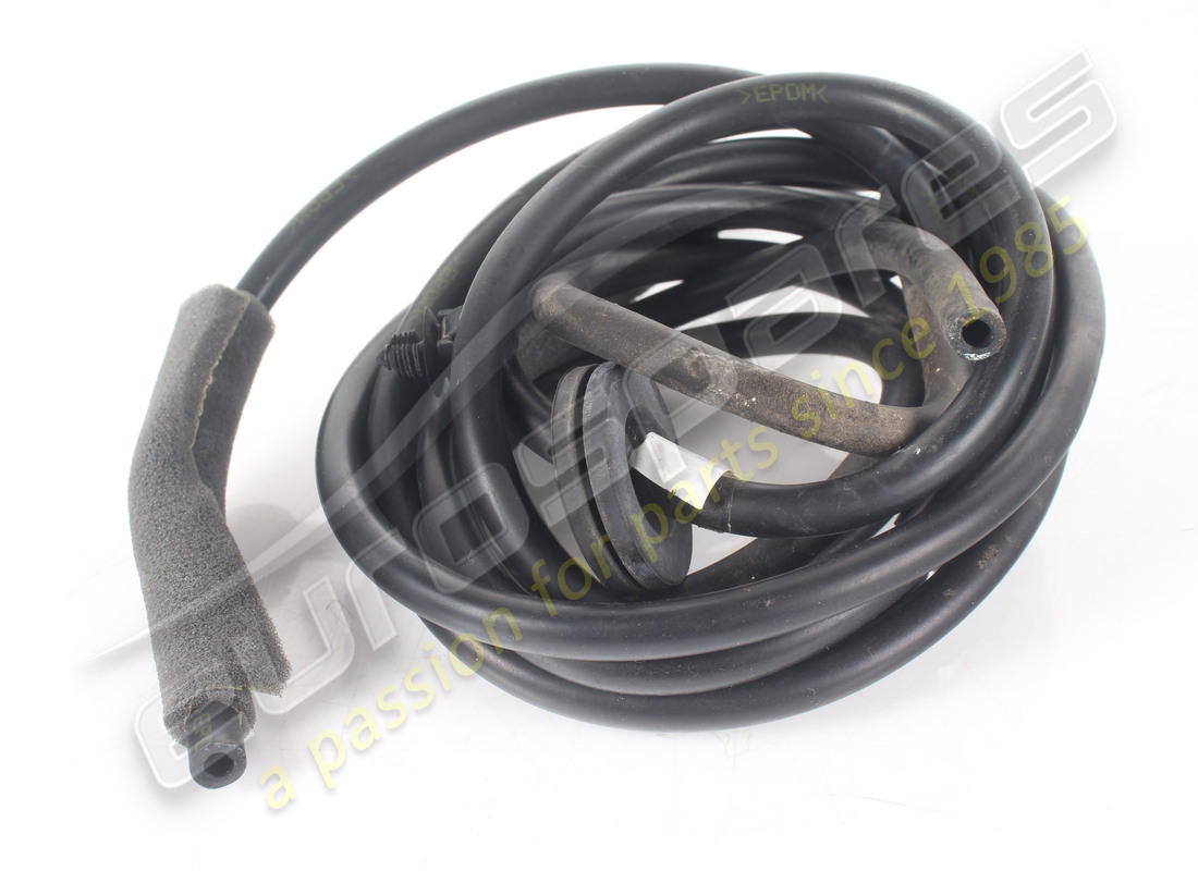 Tuyau d'occasion Ferrari de pompe électrique. Numéro de pièce 82199400 (1)