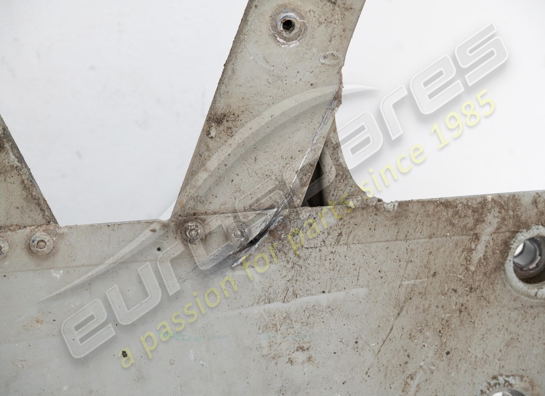 sous-châssis de moteur ferrari endommagé. numéro de pièce 985265529 (6)