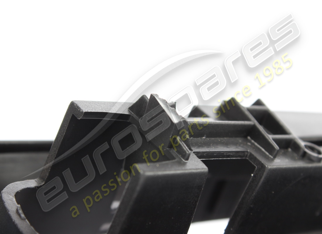 garniture de longue partie latérale noire endommagée porsche. numéro de pièce 992863426c1e0 (4)