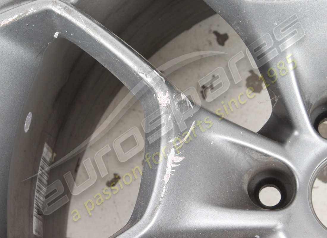 utilisé lamborghini roue arrière. numéro de pièce 4t0601017a (4)