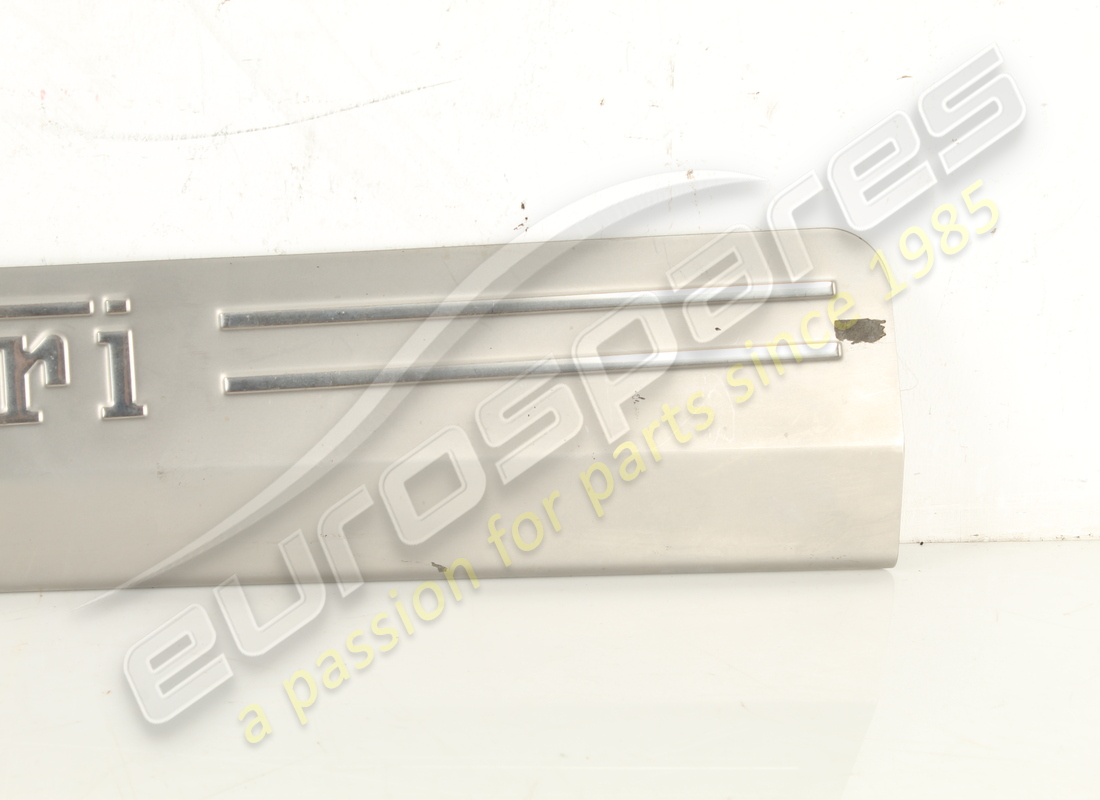 UTILISÉ Ferrari PLAQUE DE PIED DROIT. NUMÉRO DE PIÈCE 81361800 (1)