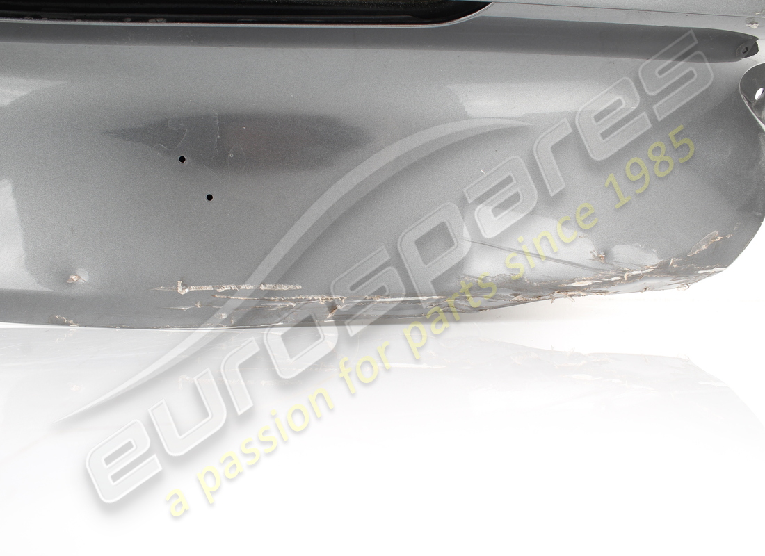 couvercle arrière ferrari endommagé. numéro de pièce 985876497 (3)