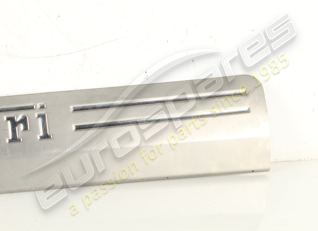 utilisé ferrari plaque de pied droite. numéro de pièce 81361800 (3)