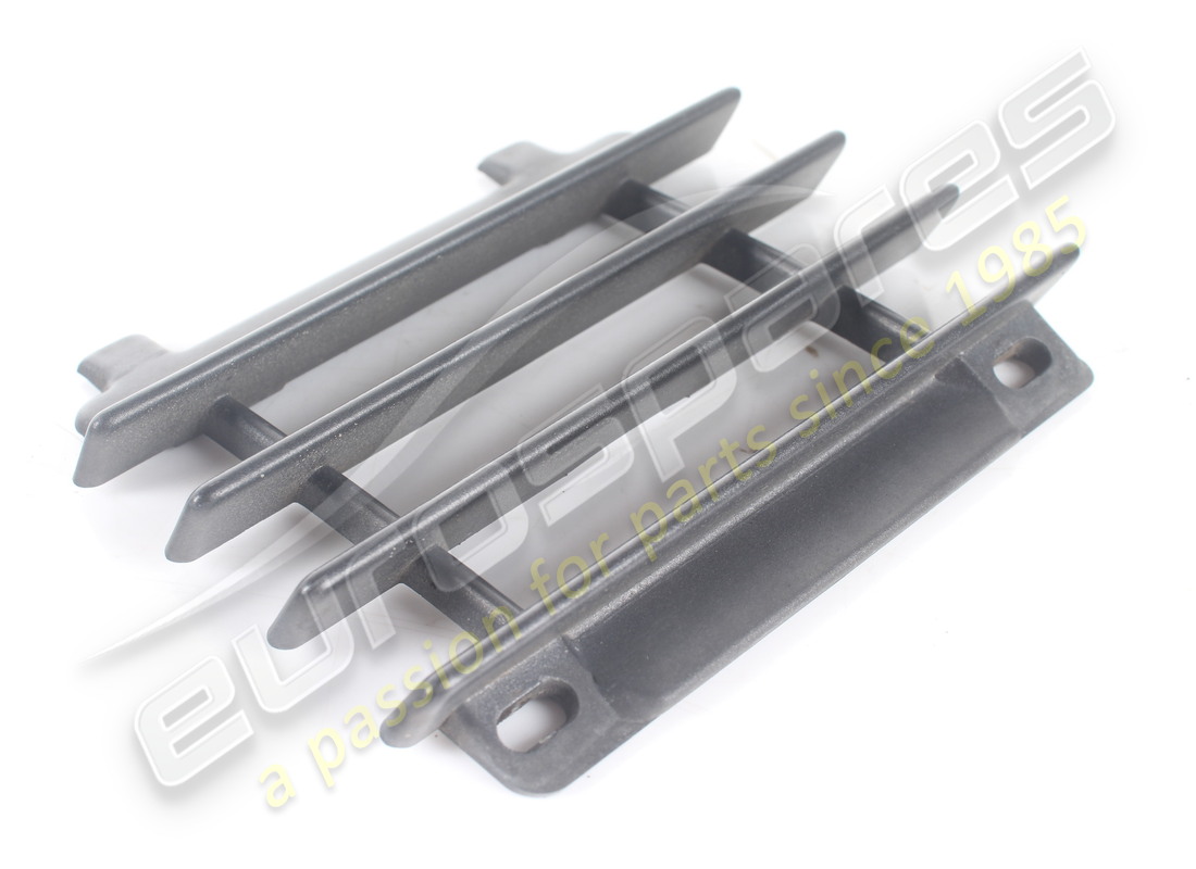 GRILLE DE CROCHET ARRIÈRE D'OCCASION Maserati 4P90 . RÉFÉRENCE 376300648 (1)