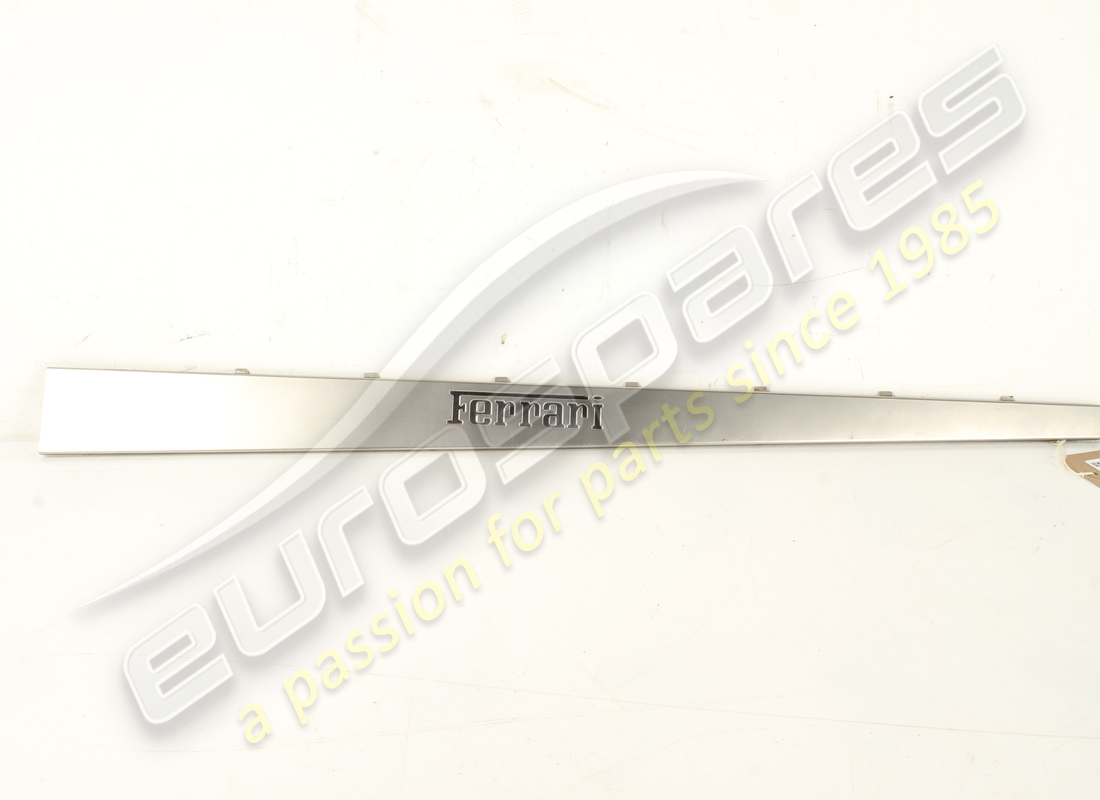 INSERT DE PLAQUE DE PIED DROITE Ferrari UTILISÉ. NUMÉRO DE PIÈCE 65221600 (1)