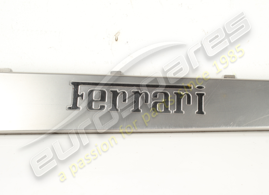 insert de plaque de pied droite ferrari utilisé. numéro de pièce 65221600 (2)