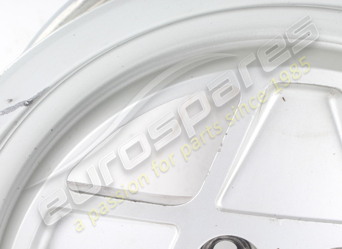 utilisé ferrari roue arrière 8jx16. numéro de pièce 130905 (5)
