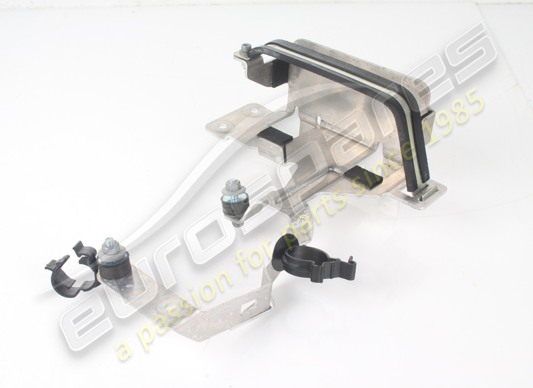 REFROIDISSEUR STAFFA SOSTEGNO Ferrari UTILISÉ. NUMÉRO DE PIÈCE 848233 (1) REFROIDISSEUR STAFFA SOSTEGNO Ferrari UTILISÉ. NUMÉRO DE PIÈCE 848233 (1)