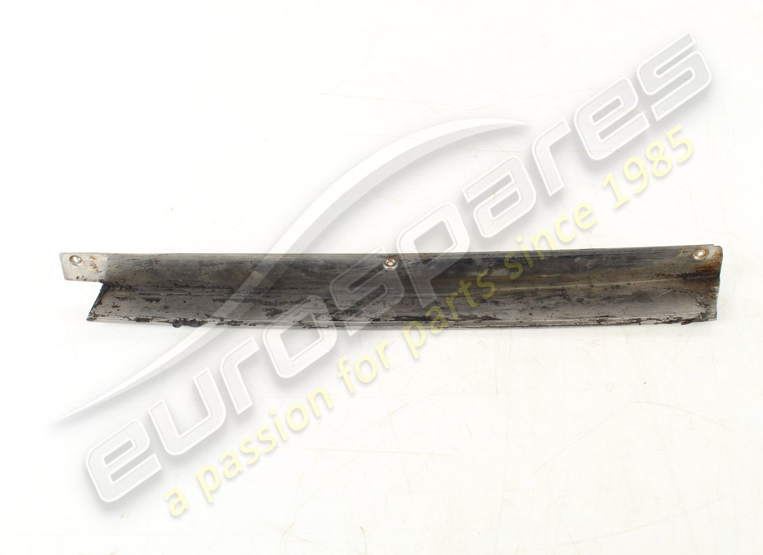 moulure rh utilisée ferrari. numéro de pièce 2554260108 (2)