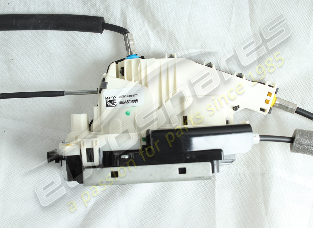nouvelle serrure de porte avant droite maserati. numéro de pièce 670107780 (2)