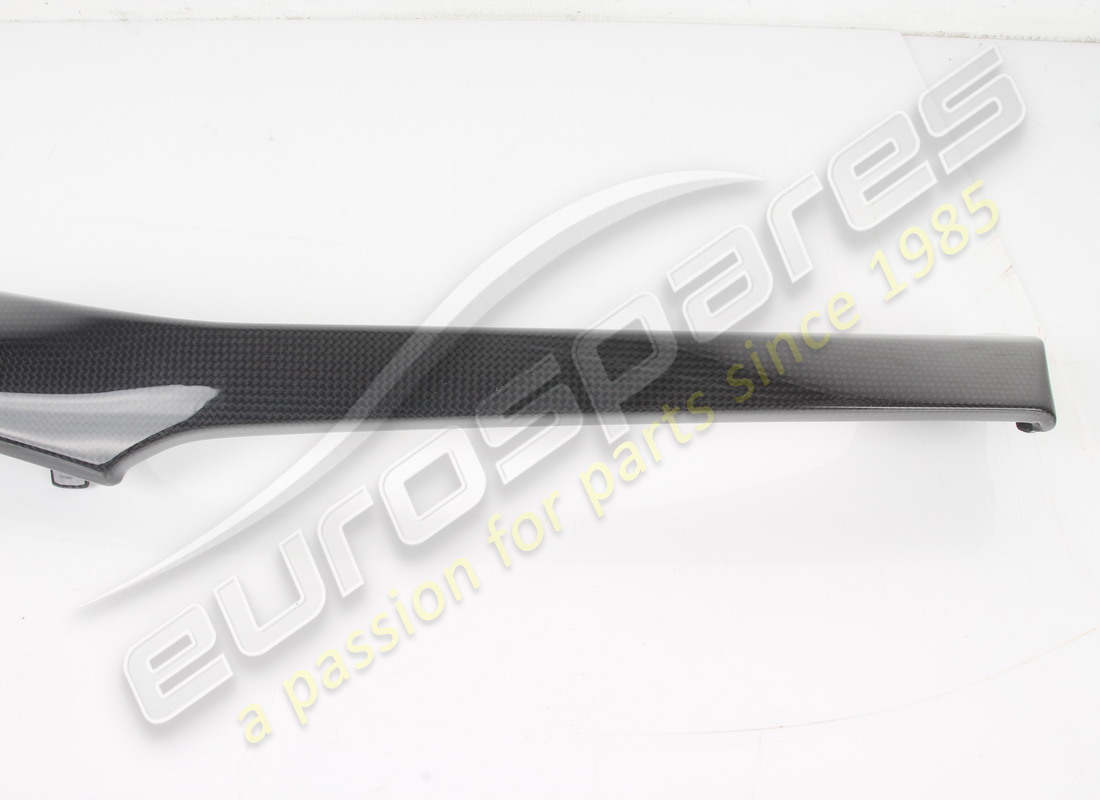 utilisé ferrari mobiletto ant. sup.dx carbone. numéro de pièce 791066 (3)