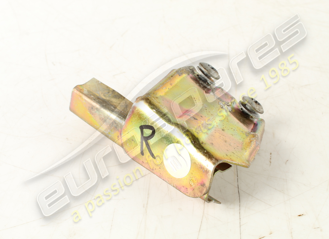 used maserati rh rear glass guide. part number 67271400 (2)