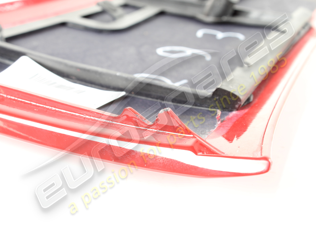 couvercle de spoiler supérieur complet endommagé ferrari. numéro de pièce 985821722 (9)