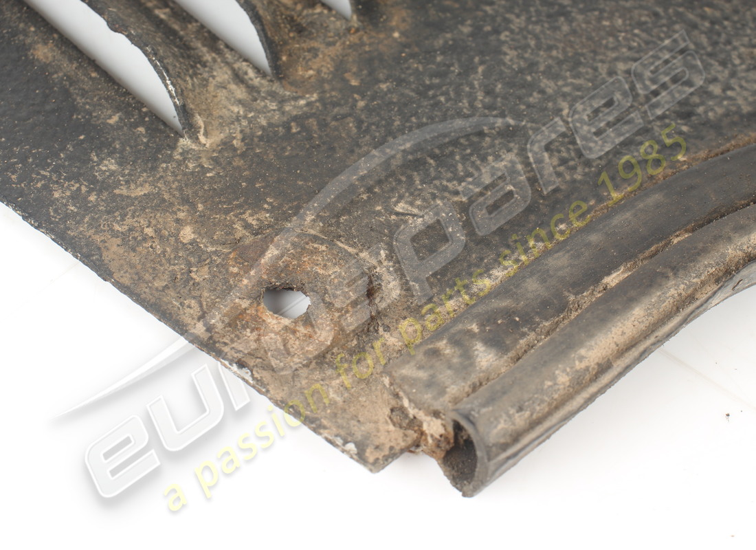 panneau de passage de roue avant inférieur droit d'occasion ferrari. numéro de pièce 61750200 (5)