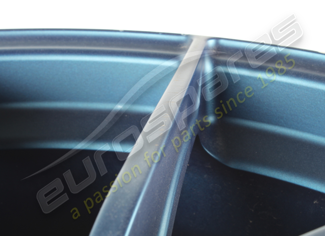 utilisé ferrari roue arrière. numéro de pièce 323895 (10)