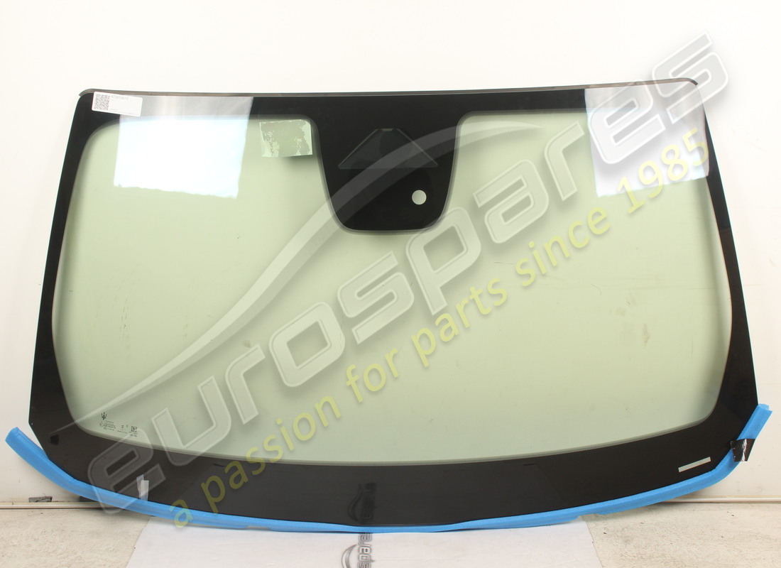 nouveau vitre de pare-brise maserati. numéro de pièce 673015676 (1)