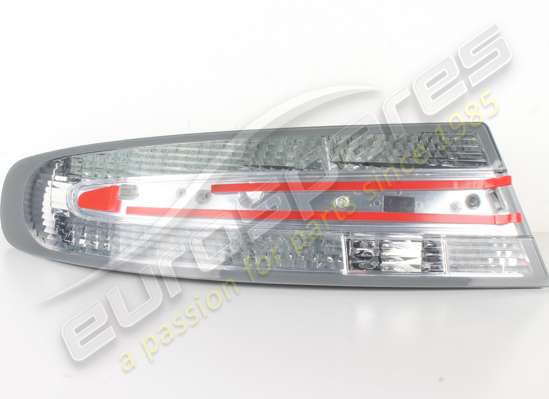 feu arrière gauche neuf aston martin (transparent le mans). référence 8d333710141 (1)