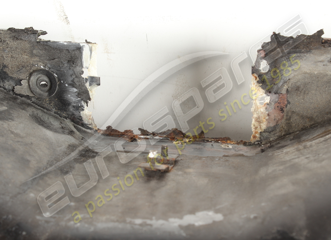 damaged ferrari rh front wheel arch panel rhd part number 65210600 (2)