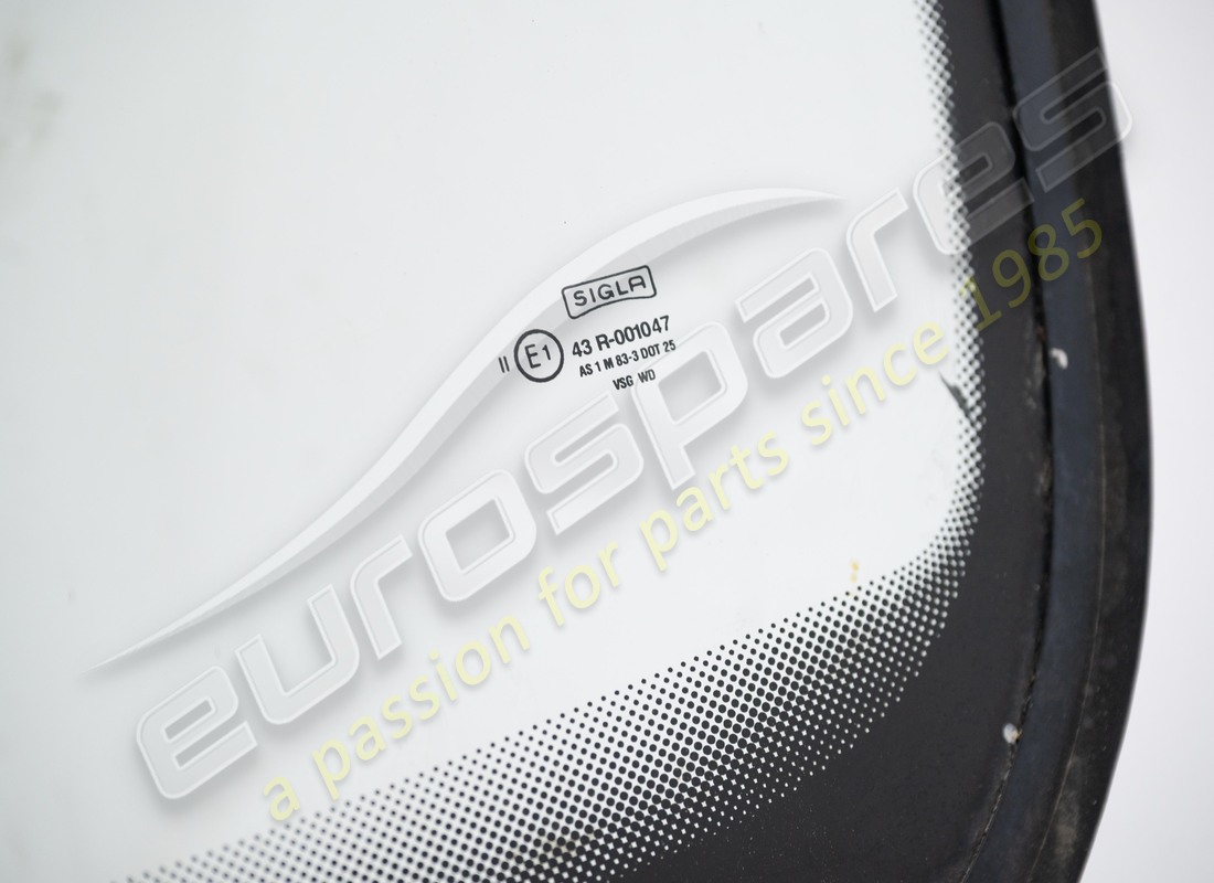 pare-brise ferrari utilisé. numéro de pièce 64573300 (2)