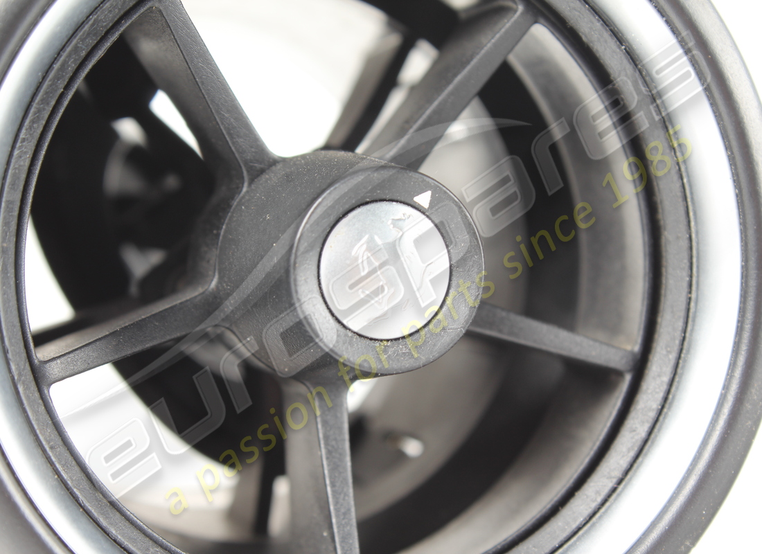 ferrari évent utilisé. numéro de pièce 83345300 (2)