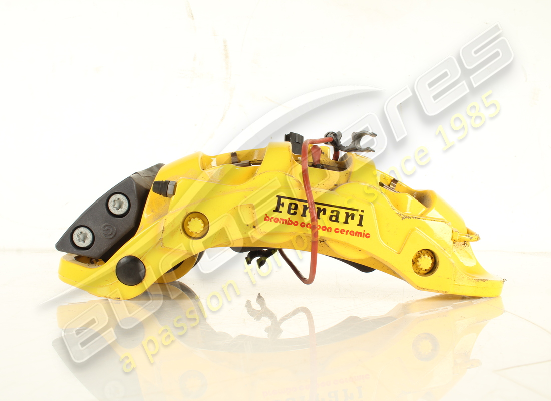 UTILISÉ Ferrari ÉTRIER ARRIÈRE DROIT AVEC PLAQUETTES. NUMÉRO DE PIÈCE 335719 (1)