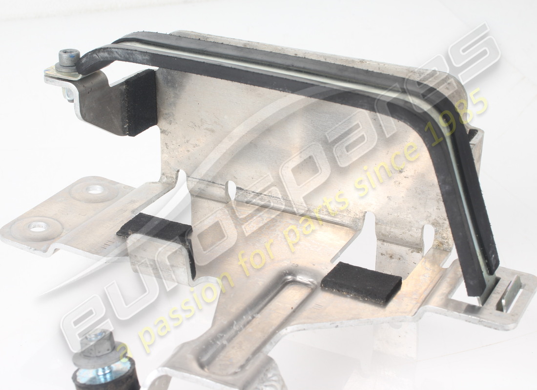 REFROIDISSEUR STAFFA SOSTEGNO UTILISÉ FERRARI. NUMÉRO DE PIÈCE 848233 (2) refroidisseur staffa sostegno utilisé ferrari. numéro de pièce 848233 (2)