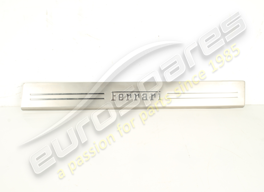 utilisé ferrari plaque de pied droite. numéro de pièce 83315100 (1)