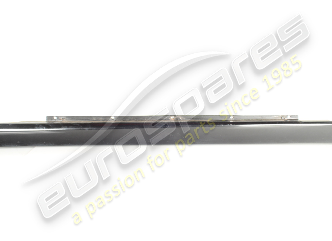 jupe latérale droite d'occasion maserati. numéro de pièce 980000906 (3)