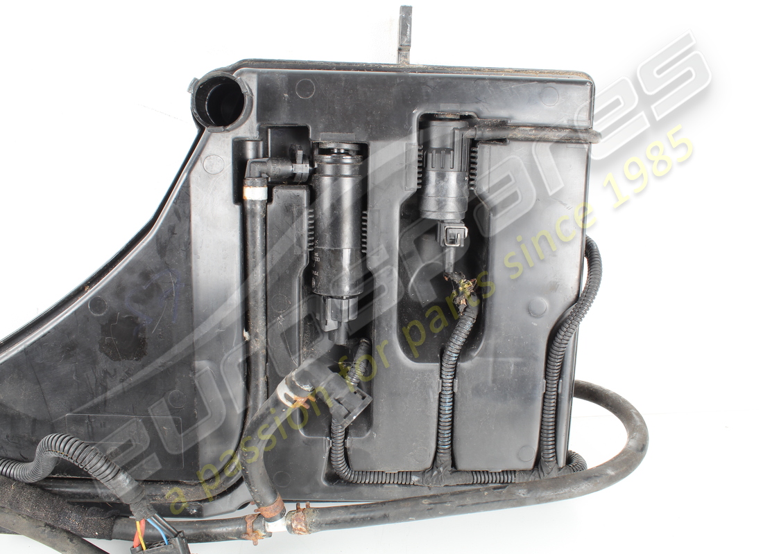 RÉSERVOIR DE LAVE- RONDELLE MASERATI UTILISÉ. NUMÉRO DE PIÈCE 670001648 (5) réservoir de lave- rondelle maserati utilisé. numéro de pièce 670001648 (5)