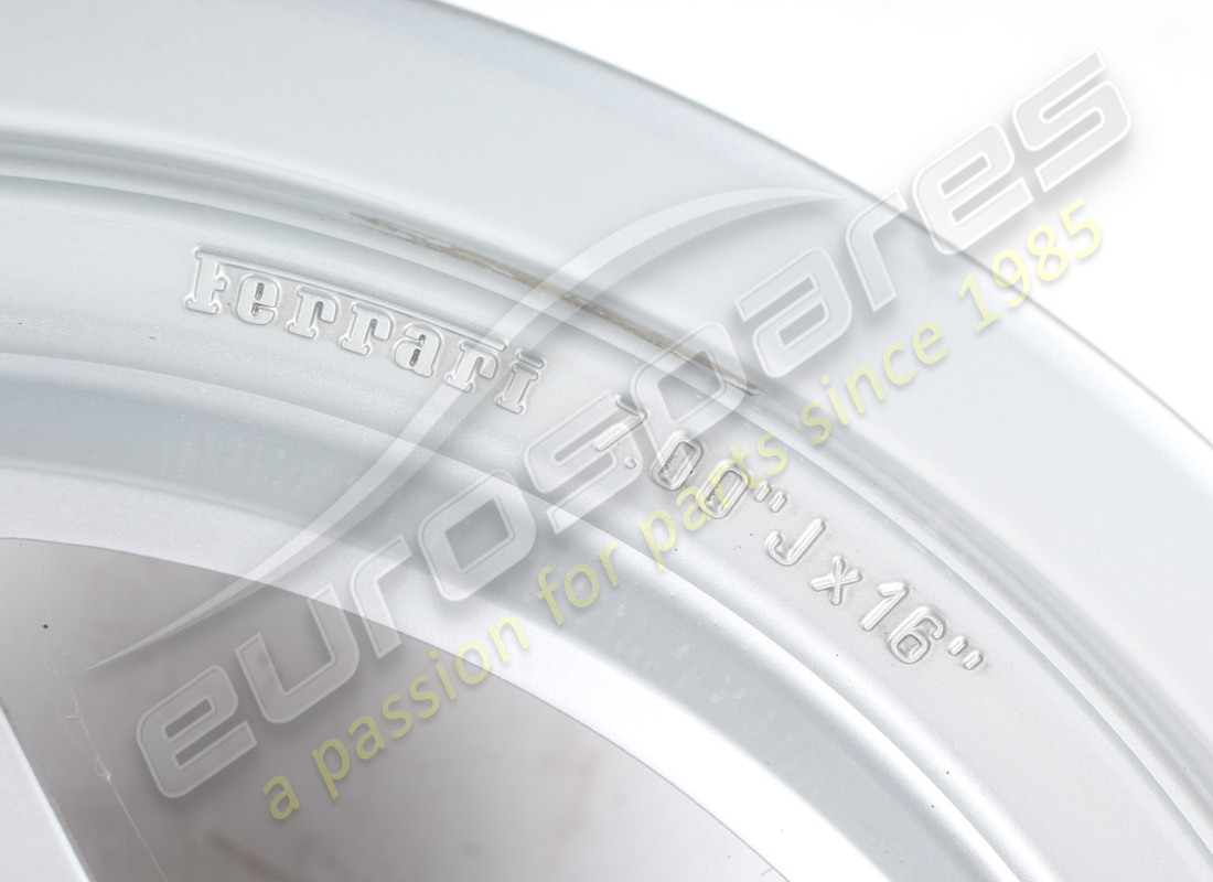 ROUE AVANT D'OCCASION FERRARI 7JX16. RÉFÉRENCE 137079 (3) roue avant d'occasion ferrari 7jx16. référence 137079 (3)