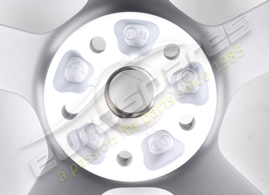 nouvelle roue avant ferrari. numéro de pièce 336560 (5)