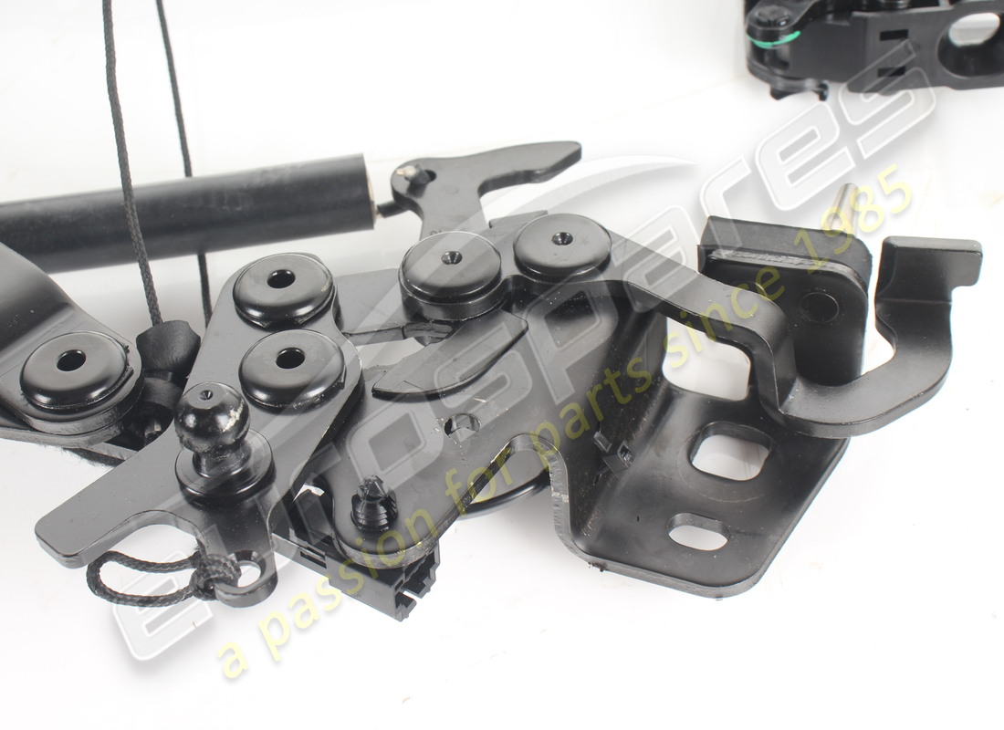 cinématique de couvercle de tonneau gauche d'occasion ferrari. numéro de pièce 968589 (4)