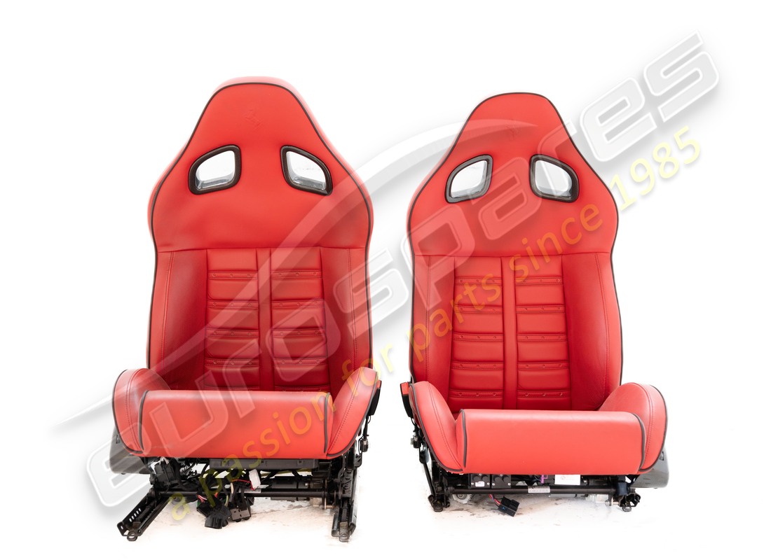 USED FERRARI CARBON SEATS (RHD) . PART NUMBER EAP1552588 (1)