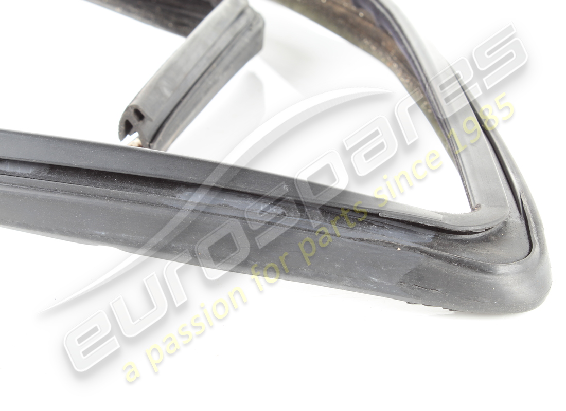 JOINT DE GUIDE DE LÈVE-VITRE AVANT GAUCHE D'OCCASION MASERATI. NUMÉRO DE PIÈCE 377730123 (3) joint de guide de lève-vitre avant gauche d'occasion maserati. numéro de pièce 377730123 (3)