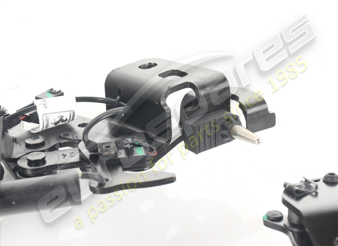 cinématique de couvercle de tonneau gauche d'occasion ferrari. numéro de pièce 968589 (6)