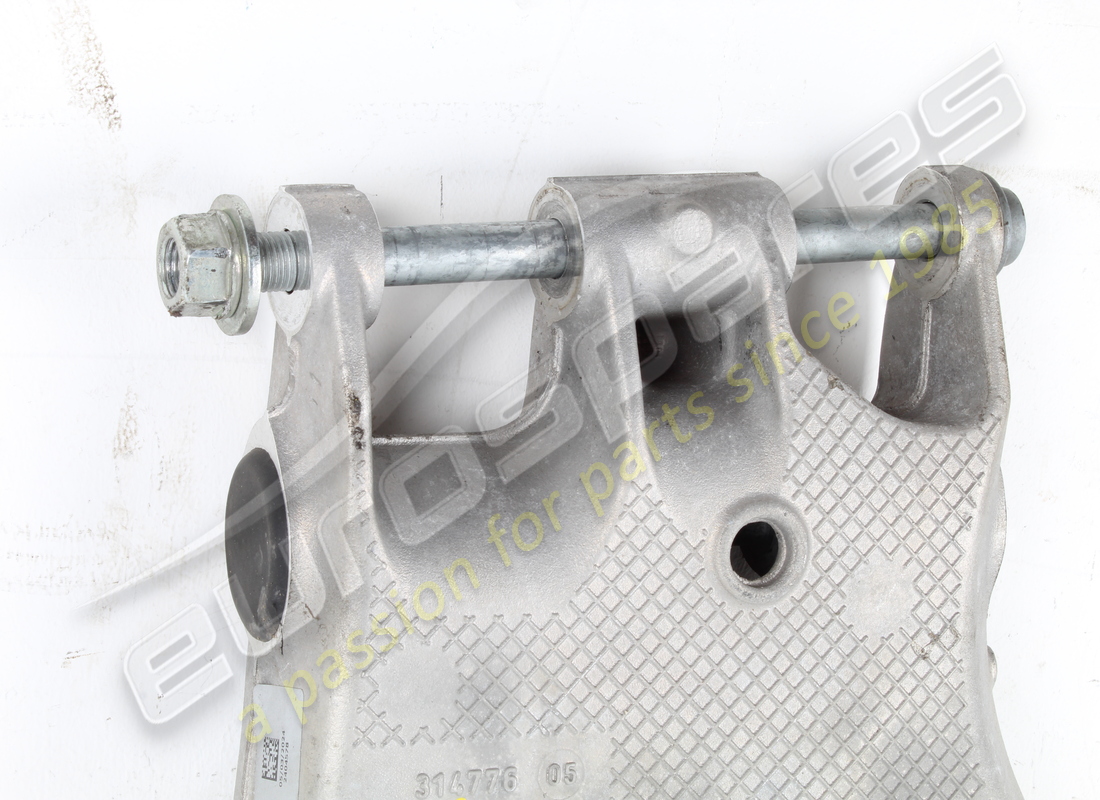 BRAS DE SUSPENSION ARRIÈRE GAUCHE D'OCCASION FERRARI. RÉFÉRENCE 894441 (3) bras de suspension arrière gauche d'occasion ferrari. référence 894441 (3)