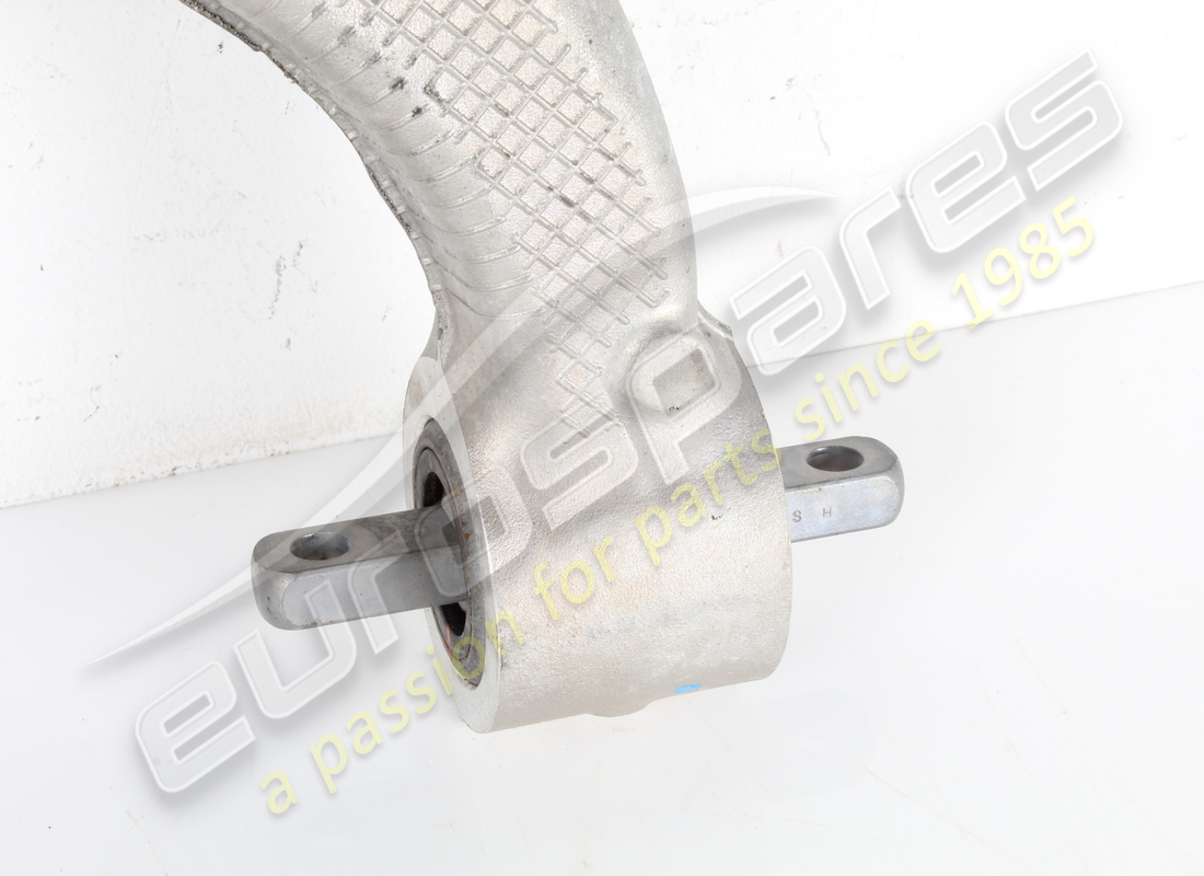 BRAS DE SUSPENSION ARRIÈRE GAUCHE D'OCCASION FERRARI. RÉFÉRENCE 894441 (4) bras de suspension arrière gauche d'occasion ferrari. référence 894441 (4)