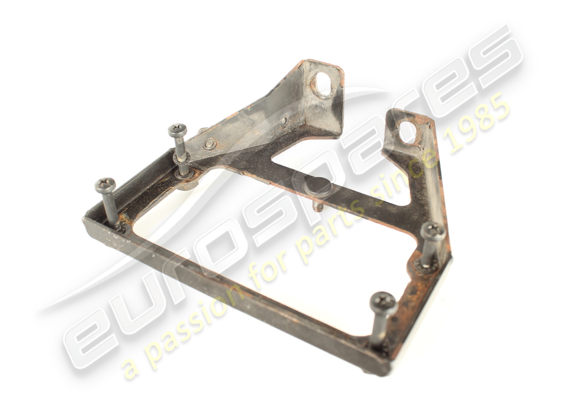 utilisé le support ferrari. numéro de pièce 155320 (2)