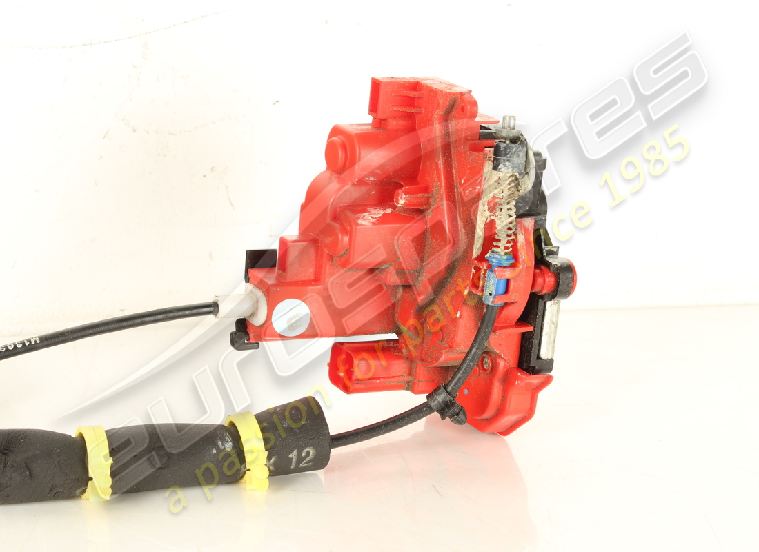 utilisé ferrari serrure de porte droite. numéro de pièce 83987800 (2)