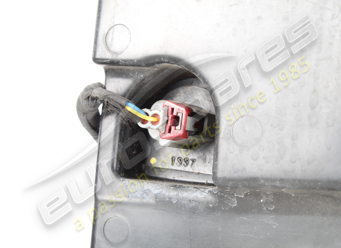 RÉSERVOIR DE LAVE- RONDELLE MASERATI UTILISÉ. NUMÉRO DE PIÈCE 670001648 (4) réservoir de lave- rondelle maserati utilisé. numéro de pièce 670001648 (4)