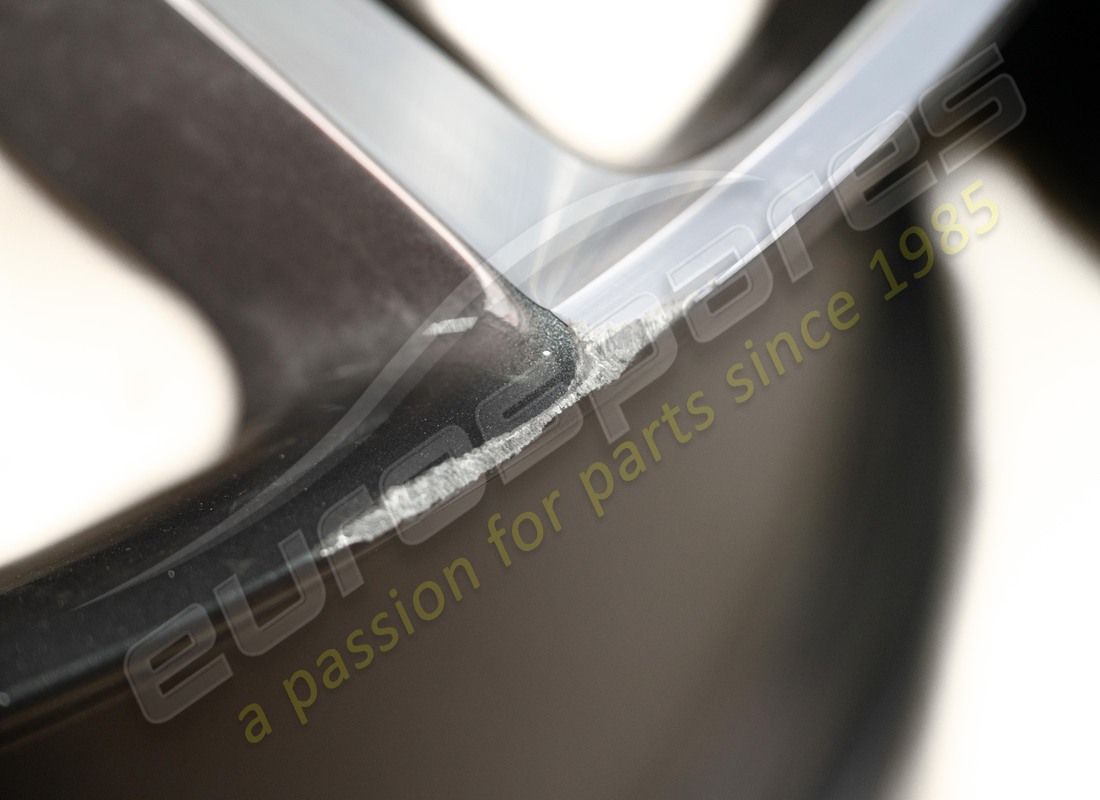 roue avant gauche d'occasion ferrari (taille diamant/gris). numéro de pièce 895993 (6)