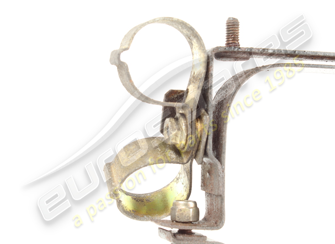 utilisé le support ferrari. numéro de pièce 154385 (2)
