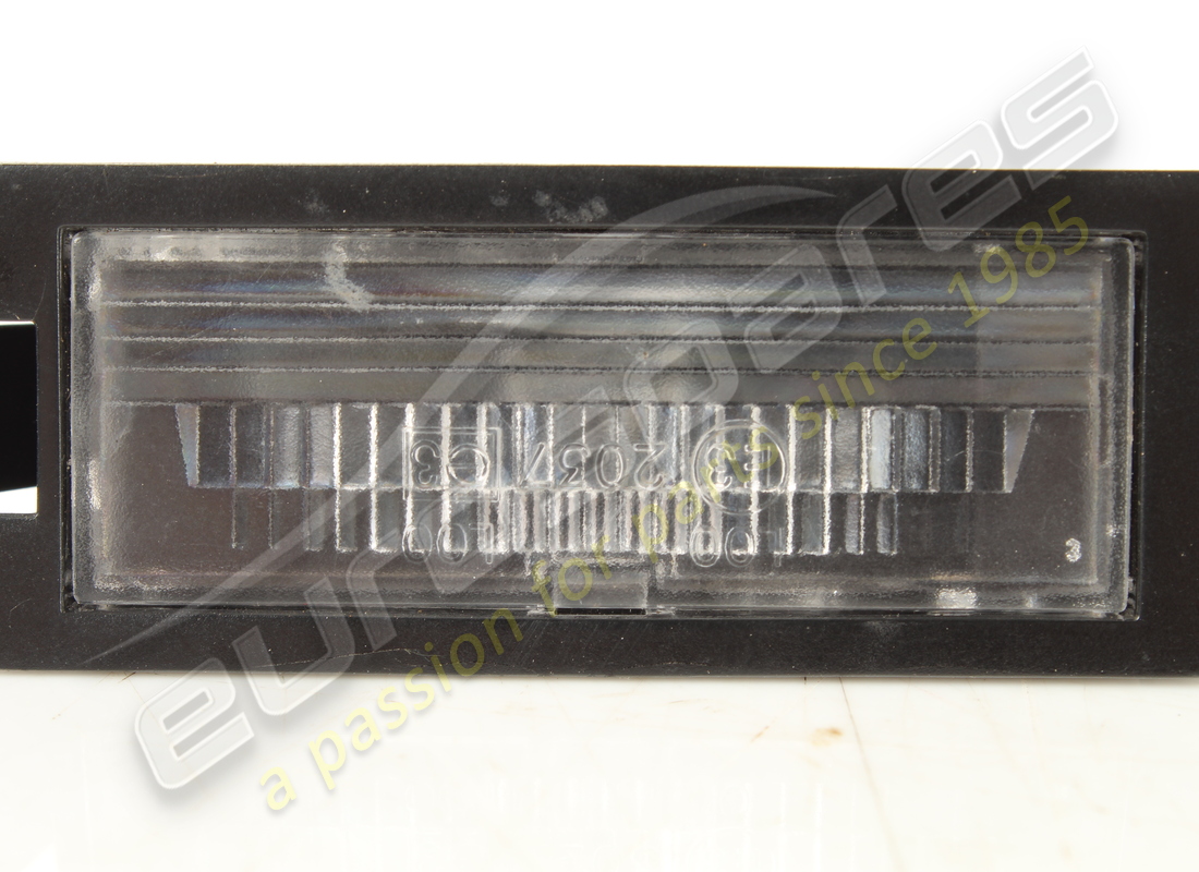 UTILISÉ Maserati SOUS LA LAMPE DE PORTE. NUMÉRO DE PIÈCE 273981 (1)