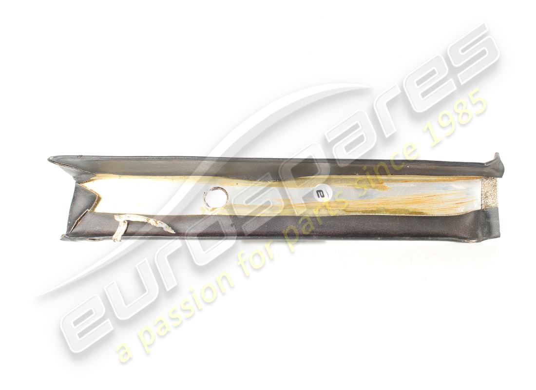 Moulure centrale droite usagée Ferrari. Numéro de pièce 60686000 (1)