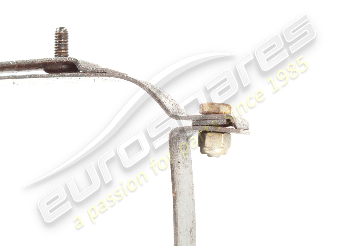 utilisé le support ferrari. numéro de pièce 154385 (3)